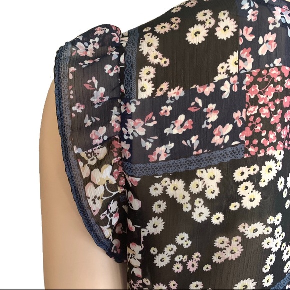 3/$30 - Reitman’s Floral Sleeveless Blouse Size M - Picture 5 of 10